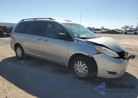 2010 Toyota Sienna Ce z USA, uszkodzony, nr VIN 5TDKK4CC2AS324517